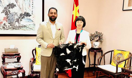 The Ambassador of China received the Chairman of Pakistan School, Oman