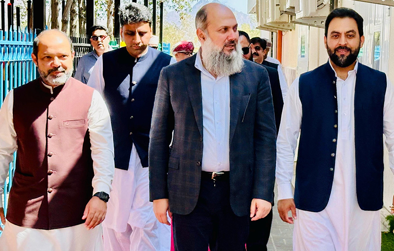 Pakistan’s Trade Minister Jam Kamal Khan Visits Pakistan School Muscat