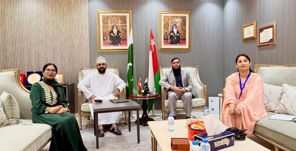 Pakistan Schools Oman Sign First International MoU with FAST University